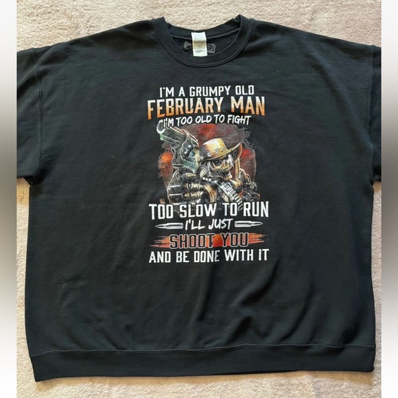 Gildan Mens Pullover Crew neck I’m To Old To Fight Too Slow To Run Size 3XLarge - Picture 2 of 9